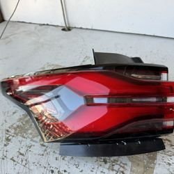 Chevy Traverse Left Tail Light Lid Oem