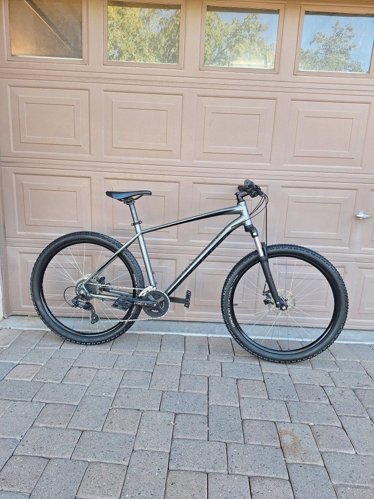 SPECIALIZED PITCH 27.5 INCH MOUNTAIN BIKE LIKE NEW ( XL FRAME)