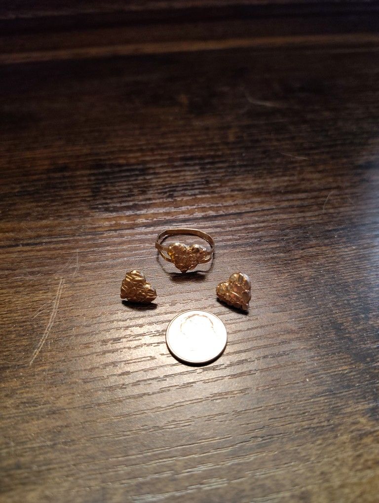 10 Kt Matching Earrings And Ring