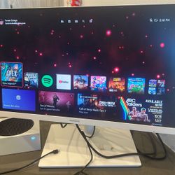 ** HUGE BUNDLE DEAL ** XBOX, 4K MONITOR, HEADSET AND SIRRD CKNTROLLER 