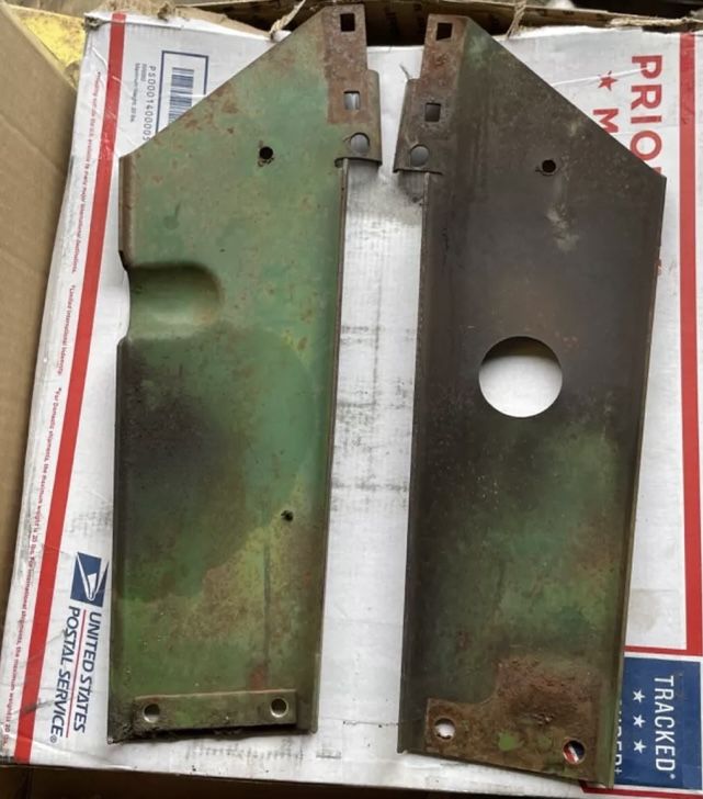 John Deere 140 -Hood/Grill Supports 