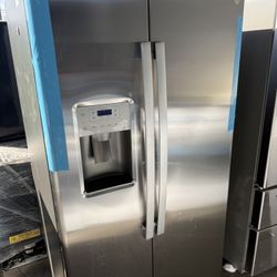 GE  Refrigerator Side By Side Stainless Steel 