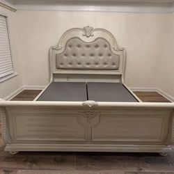 Cavalier Silver Queen Upholstered Sleigh Bed
Frame Cama, King Size Available// Mattress Sold Separately 