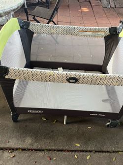 Graco pack n play play