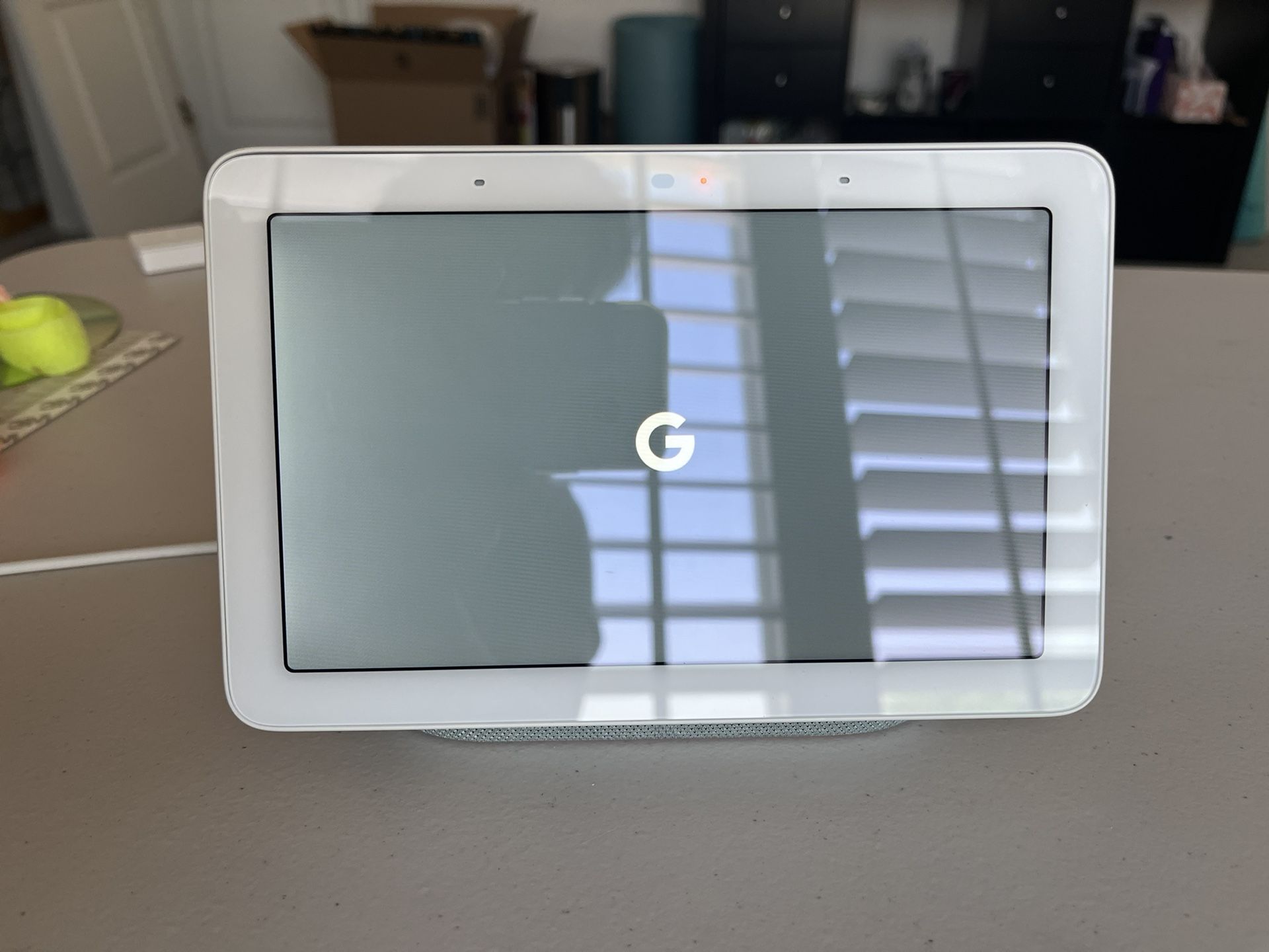 Google Nest Hub (7”) – Smart Display with Google Assistant – Chalk