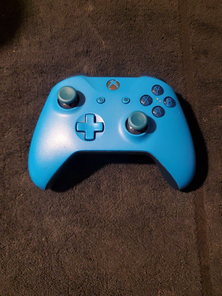 Wireless Xbox One Controller With Charging Stand