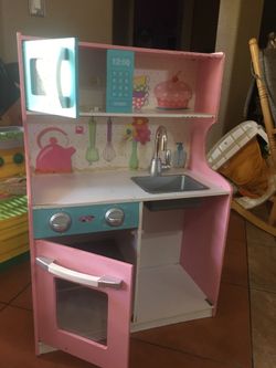 WOODEN PLAY KITCHEN