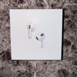 Apple AirPods (3rd Generation) With Lightening Charging Case