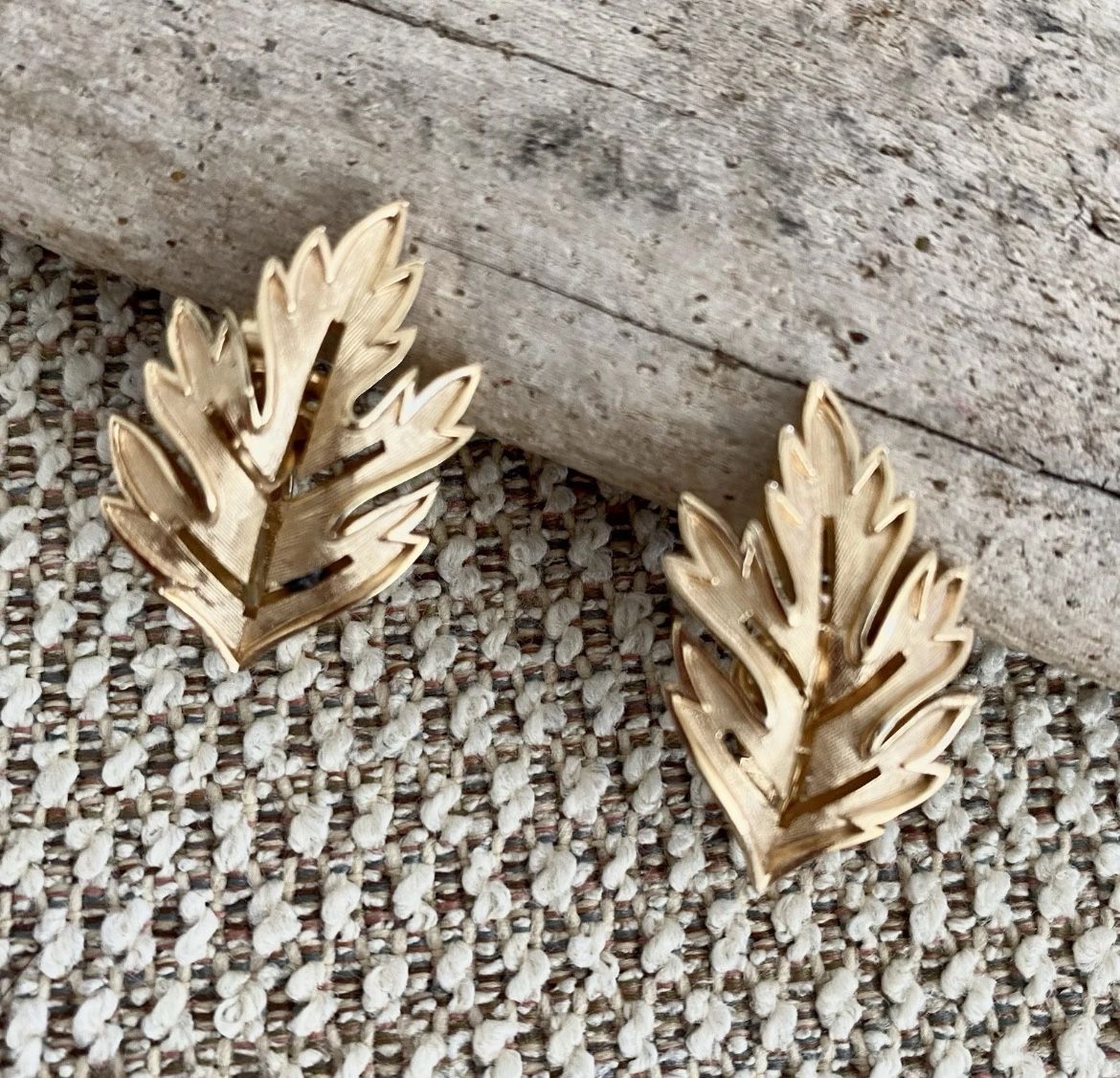 Vintage 60s Crown Trifari Goldtone Fall Leaves Clip On Earrings