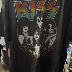 Kiss T- Shirt. 