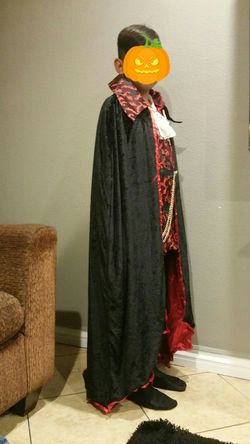 DRACULA HALLOWEEN COSTUME