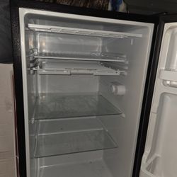 4.4 Mini Refrigerator/ Freezer