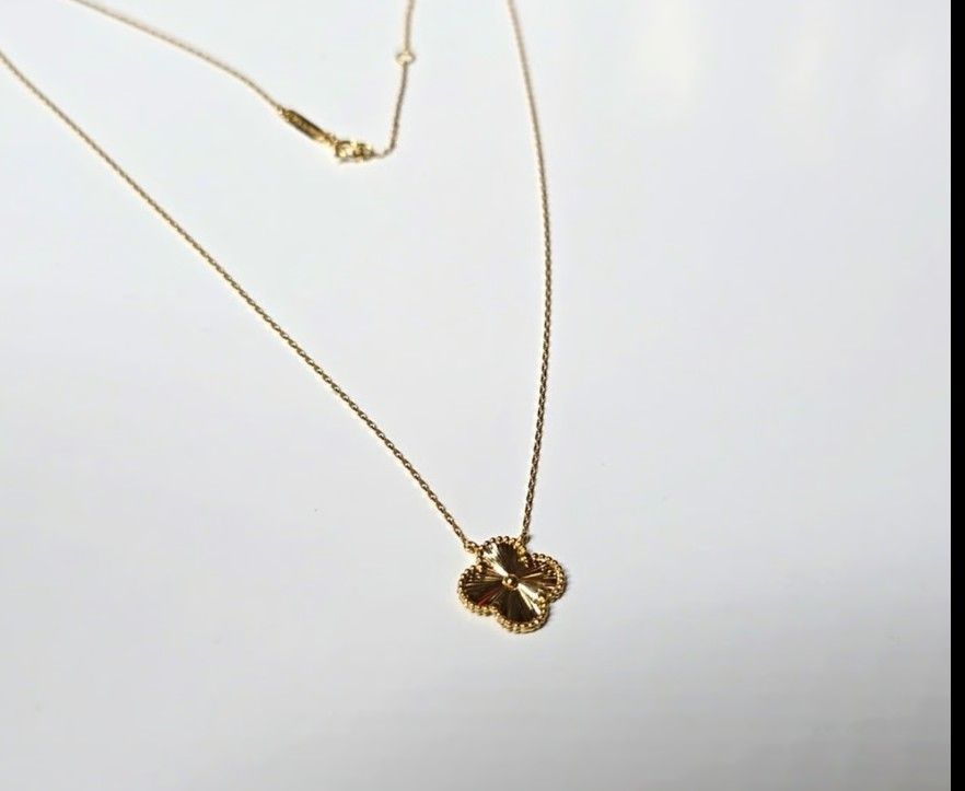 clover necklace