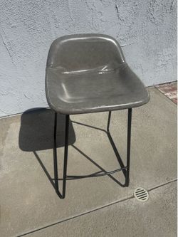 4 bar stools
