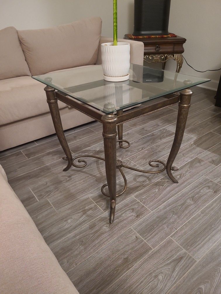 Top Glass/ Iron accent table