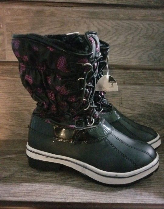 Snow Boots Size 4