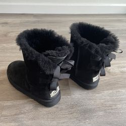 UGG Black Bailey Boots Kids Size 4