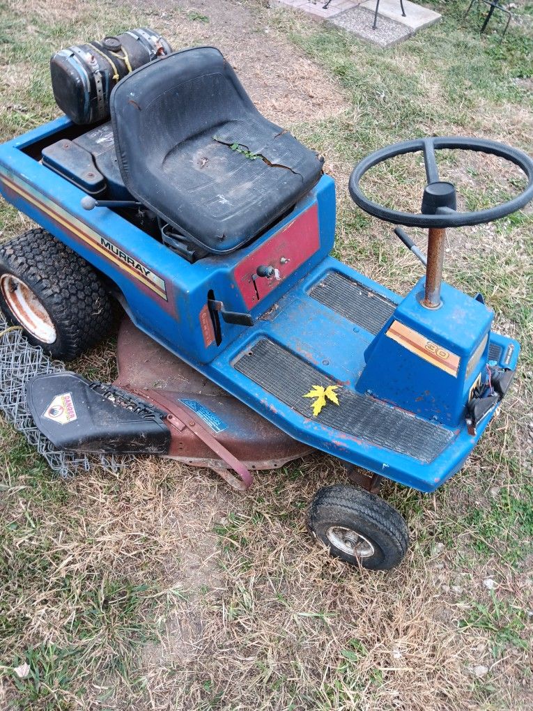 Murray Riding Mower. Needs Little Work But Dors Run!!!