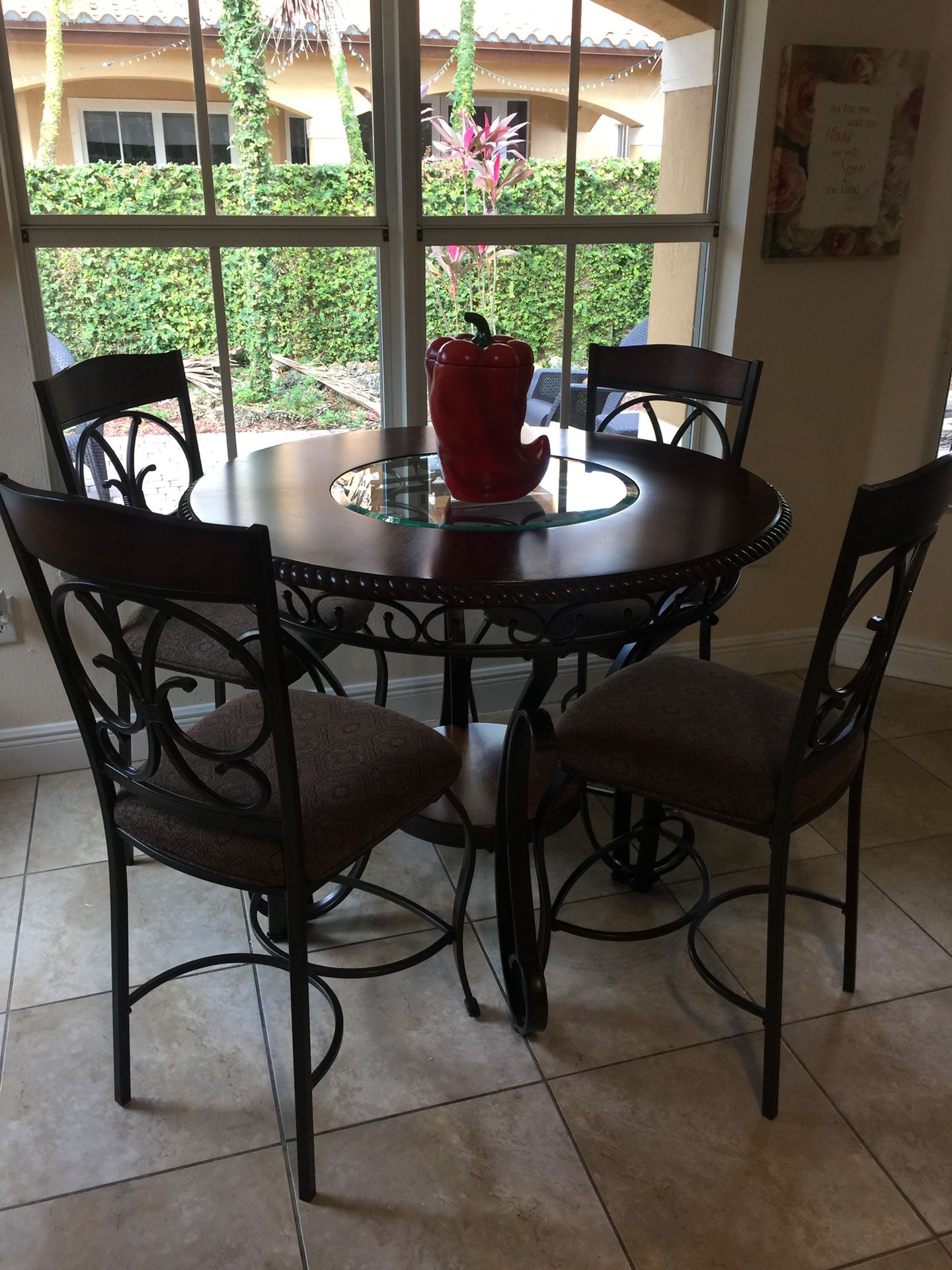 Breakfast Area High Table with 4 Chairs