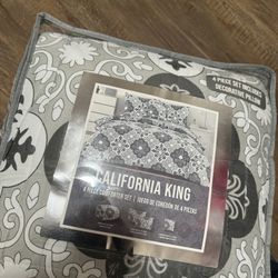 New 4 Piece Comforter Set 