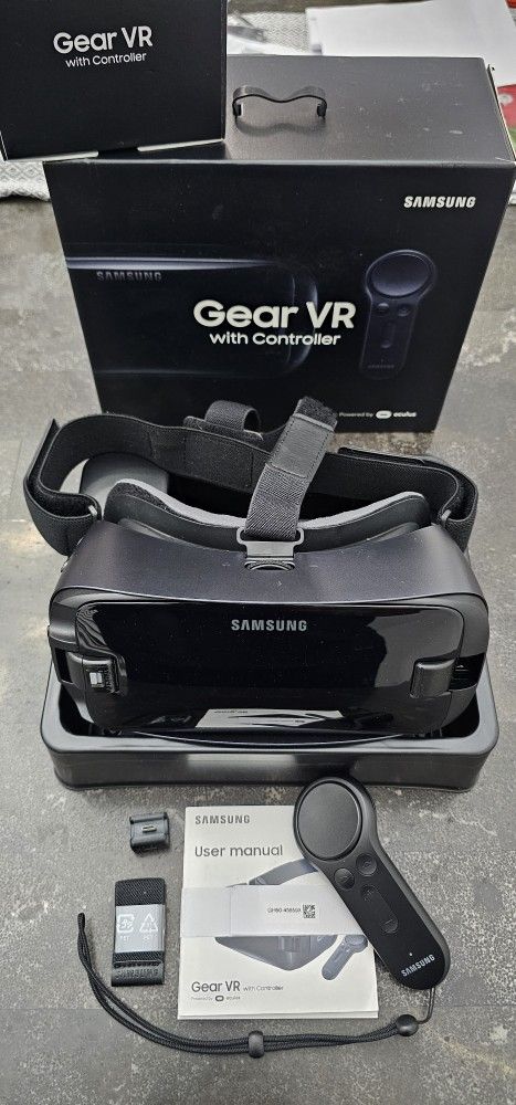 Samsung Gear VR Headset with Controller Powered by Oculus SM-R3250