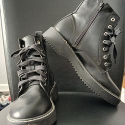 Madden Girl. Black Platform Ankle Combat Boots. Woman Size 10.