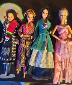 $20/ea. 🎀 Vintage Mattel Barbie dolls, primarily from the iconic Dolls of the World Collection.