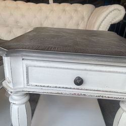 Sofá ,coffee table,nights stand