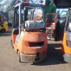 FORKLIFT TOYOTA 5000# Triple Mast 