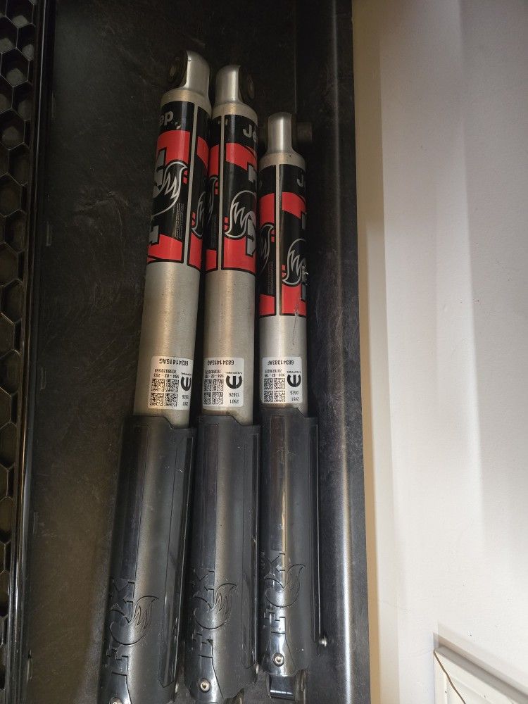 3 Fox Shocks For Jeep Gladiator