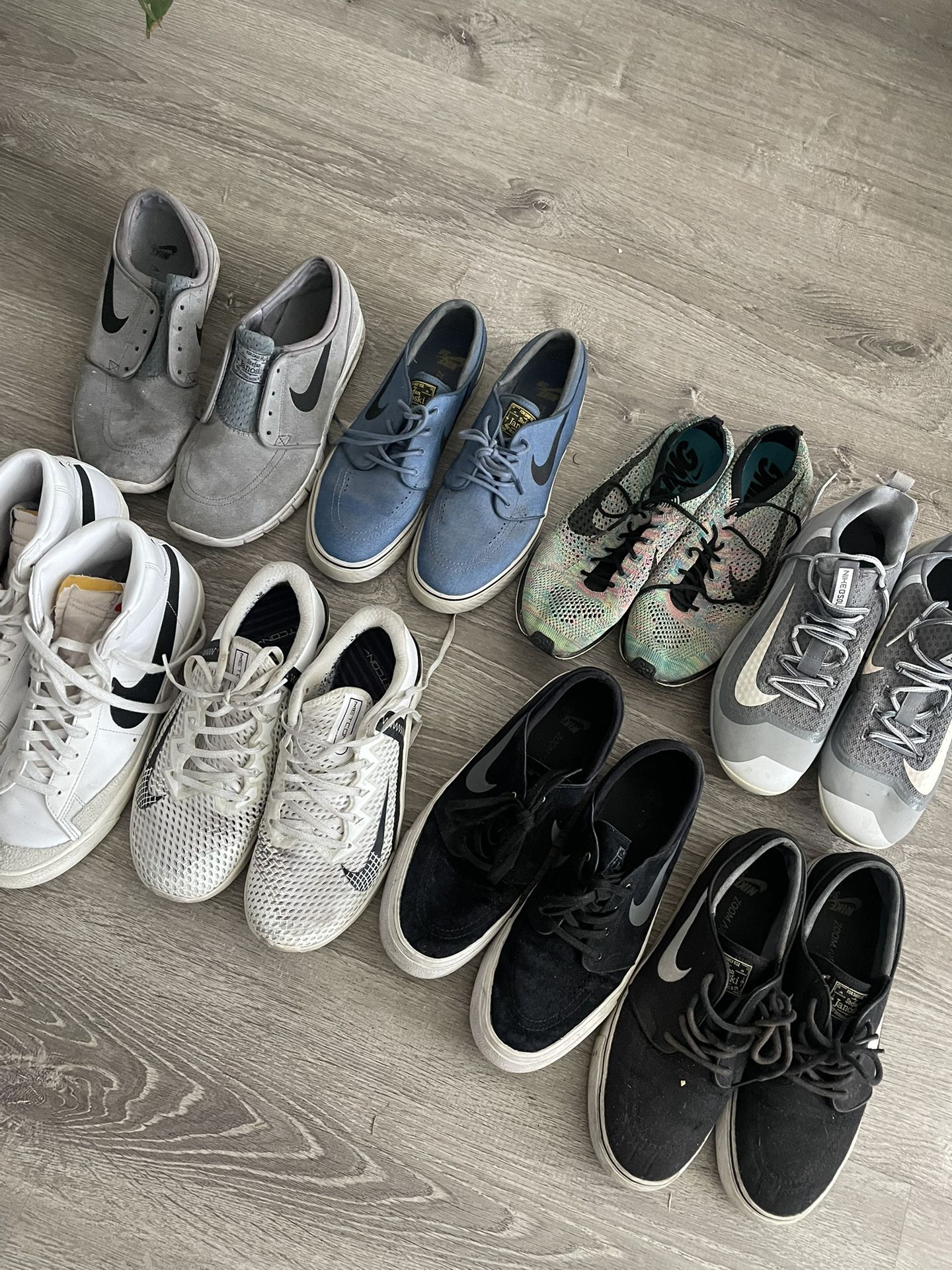 Selling Nike Shoes Size 8-9