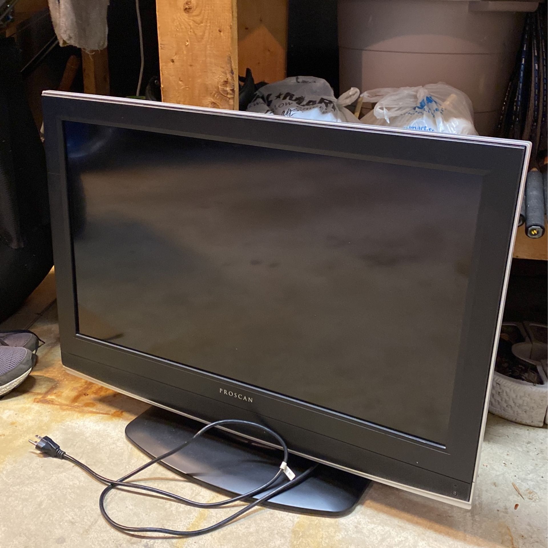 32 Inch TV