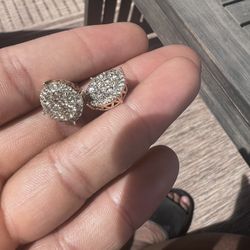 10K DIAMOND CLUSTER EARRINGS 