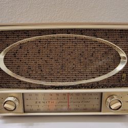Vintage 1960s Zenith Tube Radio Works Great 