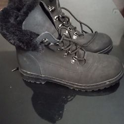 Size 9.5 M ,  Great Condition, Just Little Cleaning 