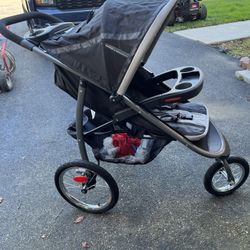 Graco Jogger Stroller & Car seat w/ base 