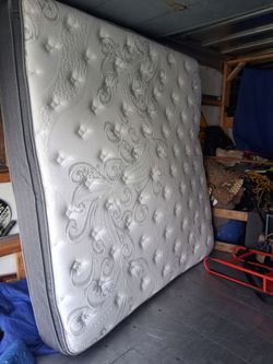 used king Size Pillow Top Mattress in great condition