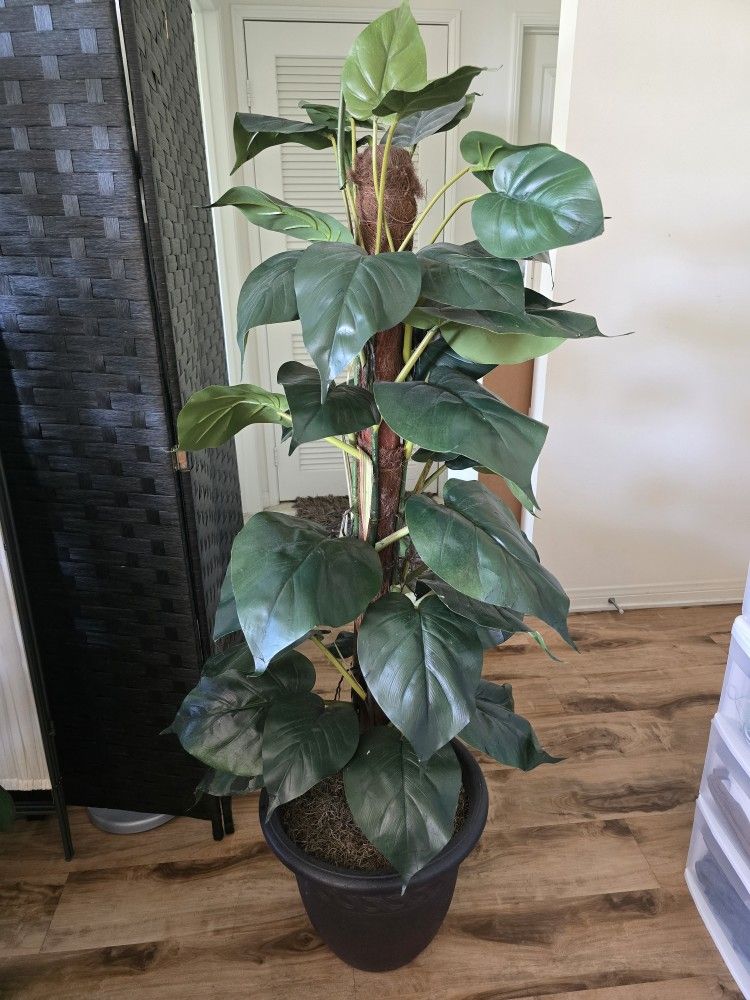 Artificial Plant (Read Description)