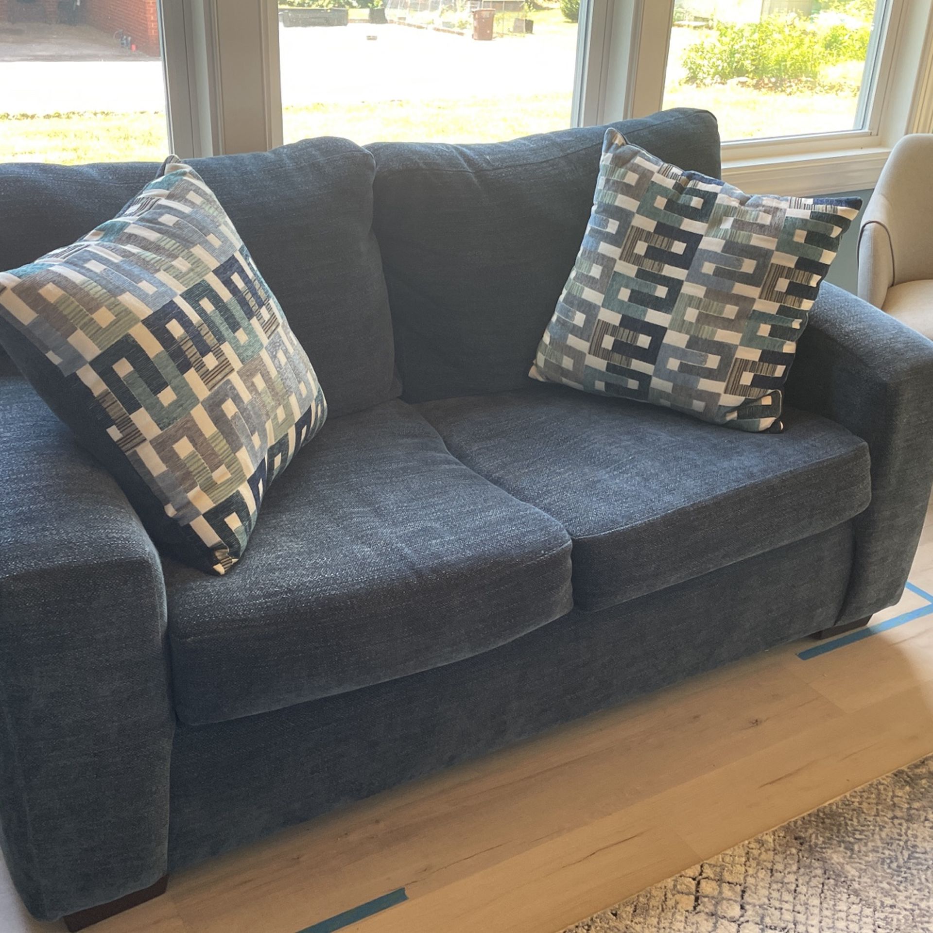 Loveseat (New Condition)