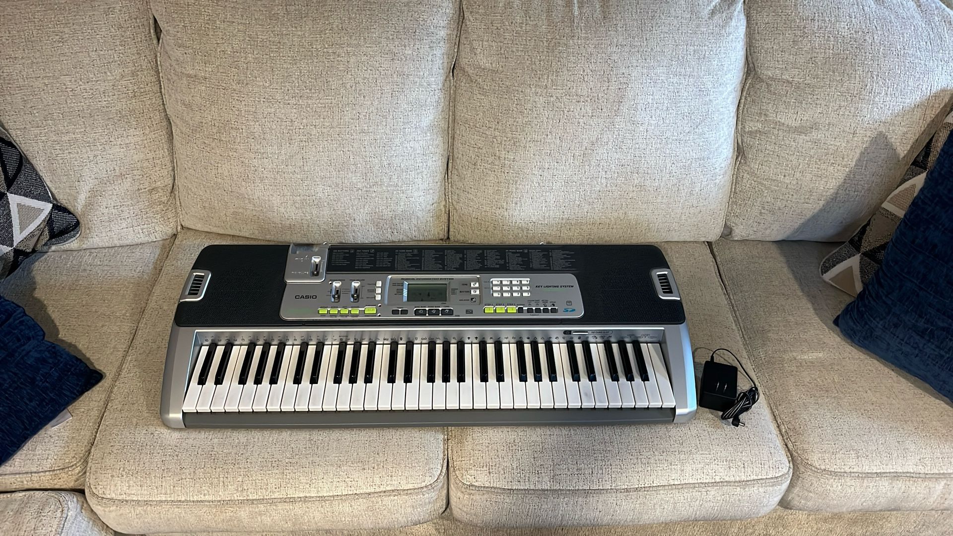 Casio LK-200s Keyboard 61 Key