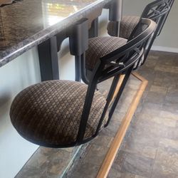 6 Mounted Swivel Bar Stools
