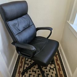 Staples Rutherford Luxura Ergonomic Faux Black Leather Swivel Manager Office Desk Chair