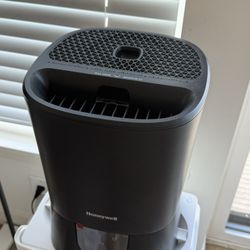 Honeywell Easy-to-Care Filter Free Warm Mist Humidifier 1.5 Gallon Black