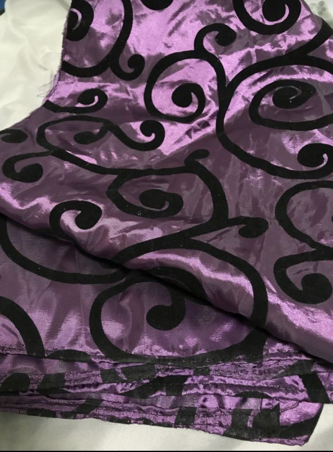 Table cloth purple/black velvet