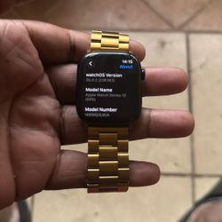 Apple Watch Series 10 GPS – 41 mm with Gold Link Band – Excellent Condition
