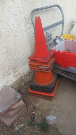 Safety cones or race track cones