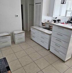 Dresser, chest and 2 nightstands - Cómoda, Gavetero y 2 mesitas de noche