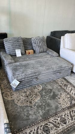 Thomasville Oversized Chaise Lounge – Gray – Like New