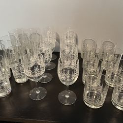 Holiday Christmas Vintage Libbey Frost Pine Glasses Set Of 23 Pieces. 