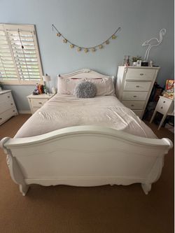 Full-Size Bedroom Set – Complete & Ready to Use